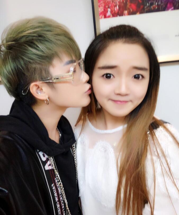 七彩小叉系个人资料简介 YY萝莉主播叉系姓名微博生活照图片