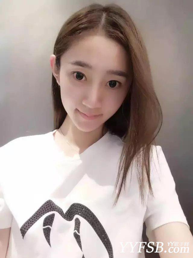 胸最平女主播鳕熊专访：粉丝300万，每个月能拿到50万