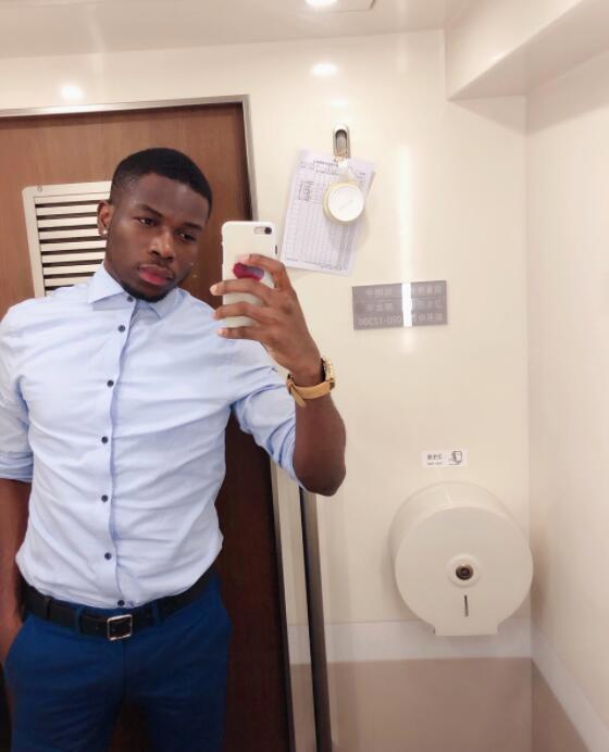 非洲主播黑哥华仔回归，讲述老爸9个老婆，有24个兄弟姐妹