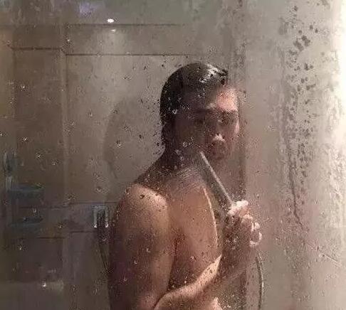 电竞三丑斗鱼一哥55开卢本伟十大经典的被黑照片