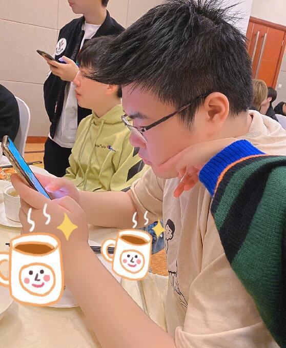 韦神GODV和女友蜜蜂仔结婚，女友mifengaaa照片高颜值，有福气