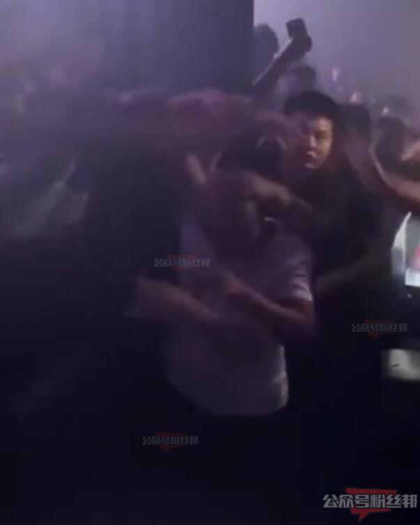 网红giao哥演出被打视频，被打原因是什么，他为何会被人打？