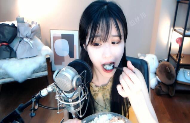 斗鱼是米儿啊i个人资料，米儿啊i衬衣闪现写真福利，颜值俱佳为何混日子