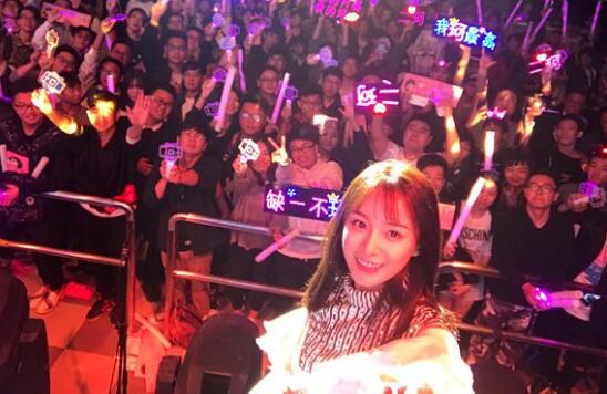 正式进军娱乐圈，周二珂上海个人首场全国巡回演唱会