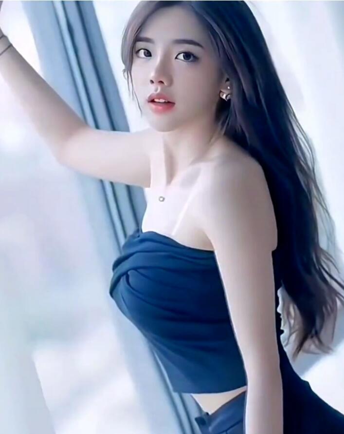 “三部封神”的潘甜甜复出开直播？成都美女长相酷似潘甜！