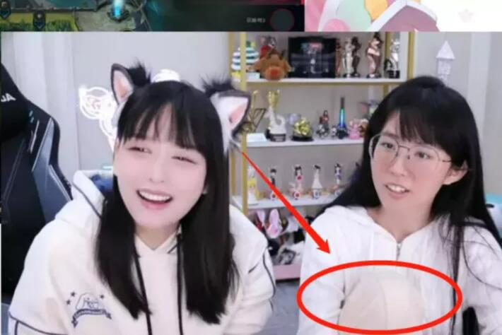 斗鱼周淑怡二台树奈奈事故，闪现一览无遗，封禁12小时后解封！