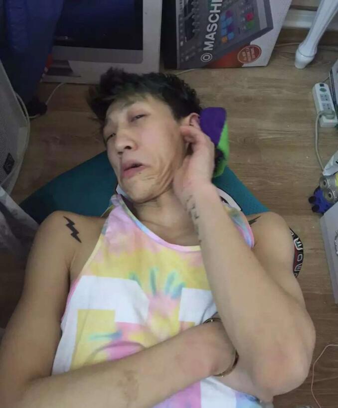 前斗鱼主播“在石250”宣布破产 跳槽赔偿4000万直播卖名表豪车