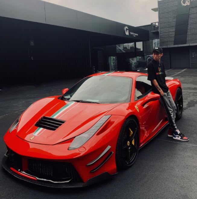 前斗鱼主播“在石250”宣布破产 跳槽赔偿4000万直播卖名表豪车