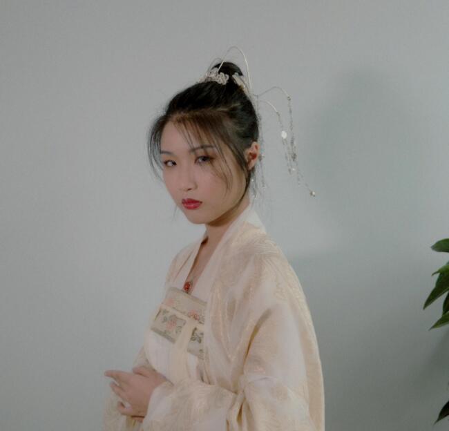 赵方婧个人资料作品走红简介 音阙诗听主唱赵方婧生活照图片