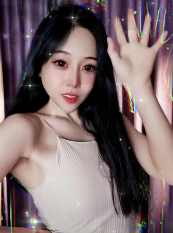 斗鱼三骚卡卡女神回归，在抖音复出开直播，直播现状人气惨淡几个人看