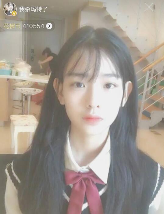 孙一宁早期生活照图片，与王思聪撕逼网红孙一宁旧照，清纯可人神似某明星