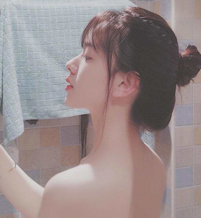 与王思聪互撕的孙一宁写真，早期的旧照片挺好看的，难怪校长会喜欢！