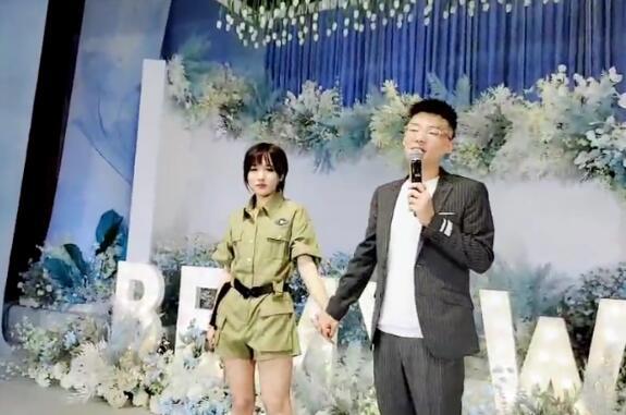 虎牙“宇文泡”大发雷霆，混世借女友Zero浴室洗澡，并且不止一次