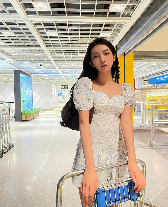 网红都美竹照片写真生活照，因爆料吴亦凡事件走红，颜值和身材都很棒