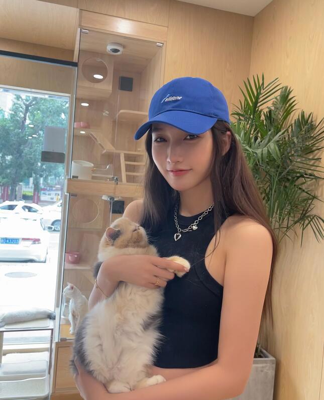 网红都美竹照片写真生活照，因爆料吴亦凡事件走红，颜值和身材都很棒