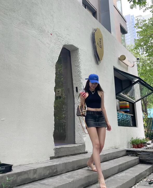 网红都美竹照片写真生活照，因爆料吴亦凡事件走红，颜值和身材都很棒