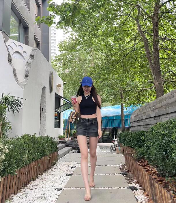 网红都美竹照片写真生活照，因爆料吴亦凡事件走红，颜值和身材都很棒