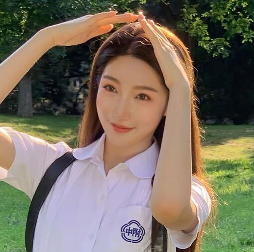 网红都美竹照片写真生活照，因爆料吴亦凡事件走红，颜值和身材都很棒