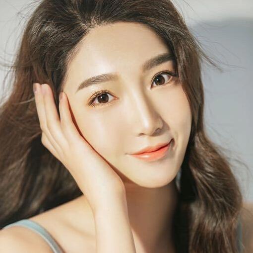 网红都美竹照片写真生活照，因爆料吴亦凡事件走红，颜值和身材都很棒