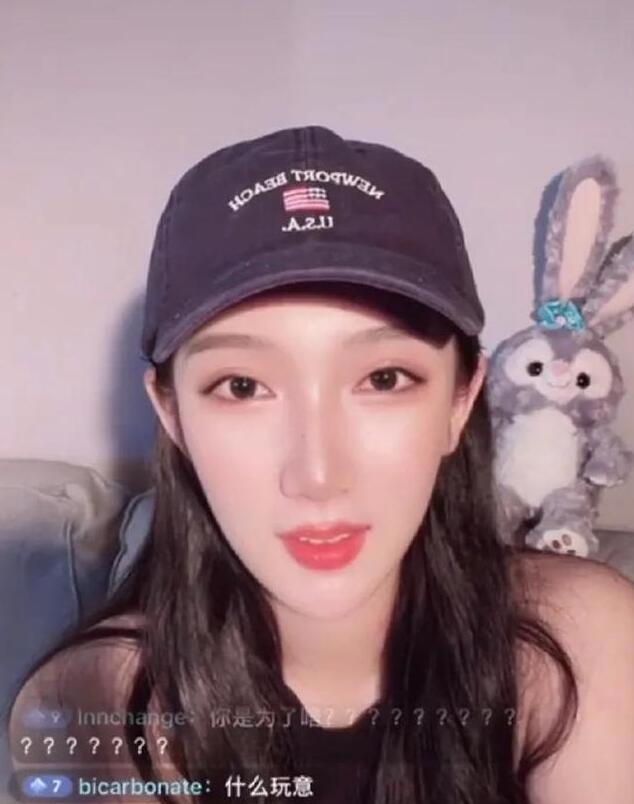网红都美竹照片写真生活照，因爆料吴亦凡事件走红，颜值和身材都很棒