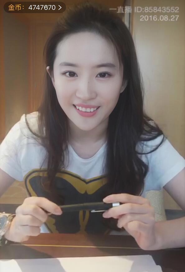 刘亦菲直播视频截图 唯一的一次芭莎公益直播神仙姐姐美到我了