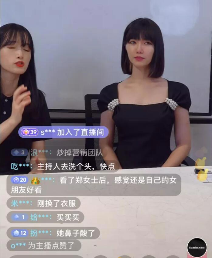 杭州郑女士摘下口罩露脸直播，本人真容的样子很美，郑女士露脸照片视频