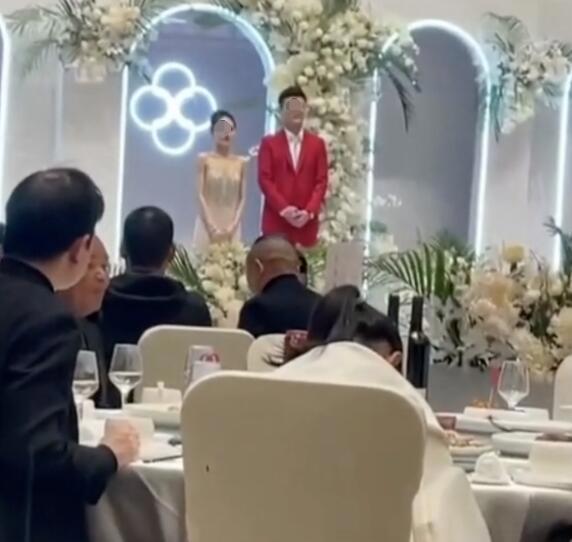 项思醒ppt事件，王思聪赞“高端玩家”，左手CEO右手富二代“老公”！