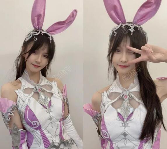 斗鱼阿冷直播送小惊喜，COS小舞大方秀美腿，粉丝直呼太美建议多安排