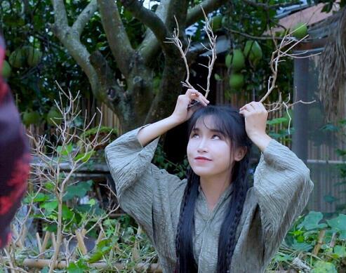 抖音李子柒个人资料，李子柒团队背景身份个人照片，现在什么身价