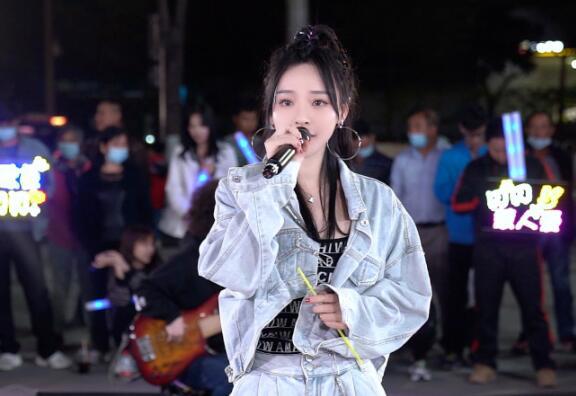 抖音鱼闪闪bling个人资料简介，YY文儿徒弟鱼闪闪生活照，她是如何走红的