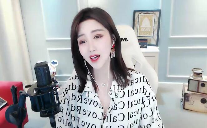 舞帝静静榜单进入YY第一，直播间财团34位万元榜，一姐称号坐实