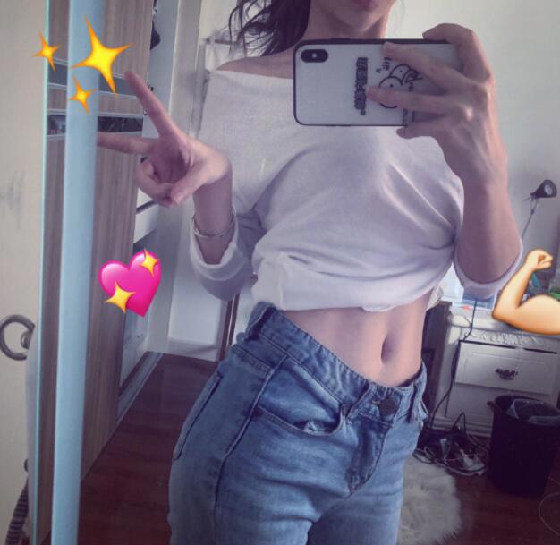 斗鱼周淑怡没能上二台挑衅超管 大尺度露腿直播读邮件求警告