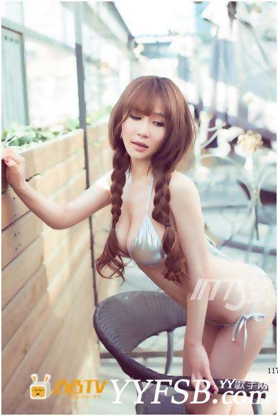 性感火辣女神苏可可正式与凸凸TV签约