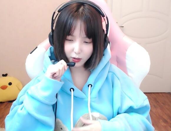 斗鱼LOL小米粥个人资料简介，因嘴臭调侃地震被封禁，小米粥微博图片