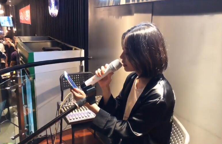 斗鱼小苏菲餐厅驻场粉丝不买账闺蜜怒骂粉丝 苏菲一脸懵逼不知为