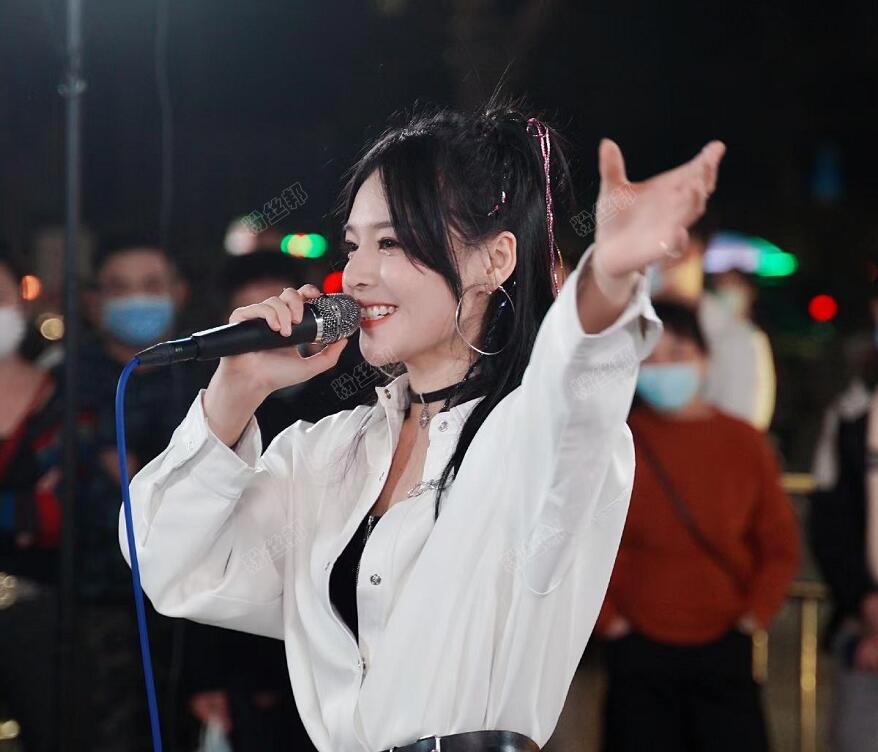 抖音鱼闪闪个人资料简介，快手鱼闪闪走红原因，她在YY直播的变化是什么