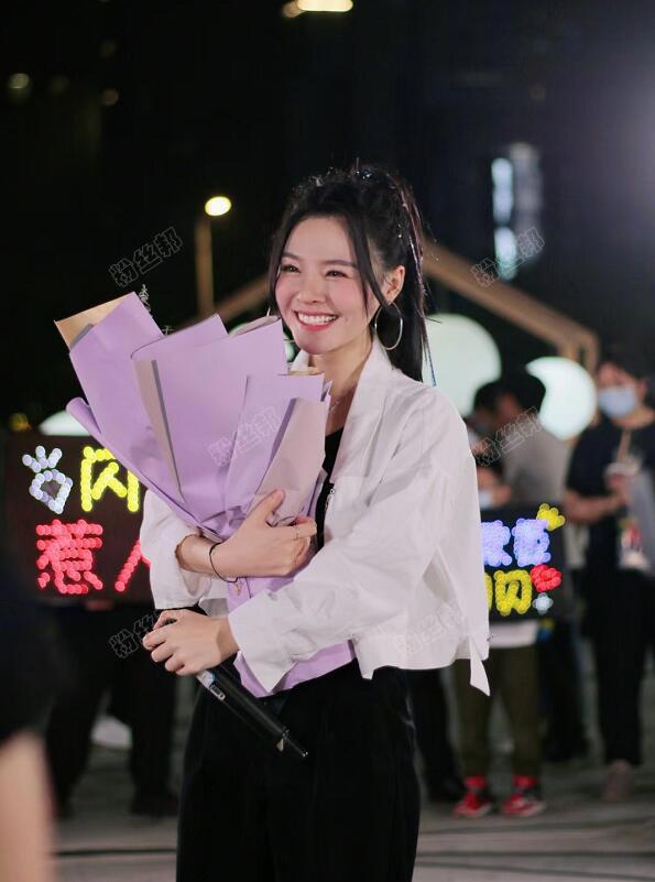 抖音鱼闪闪个人资料简介，快手鱼闪闪走红原因，她在YY直播的变化是什么