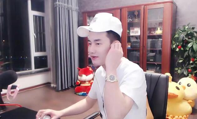 YY神豪小野猫回归，闪现玄律直播间，曾喊话夏晴晴是自己得意之人