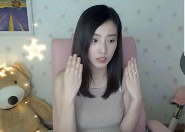 斗鱼TV主播“祖祖小姨妈”被传下海事件 网曝一组土豪定制视频