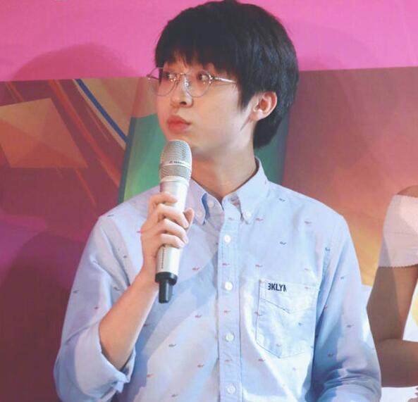 嗨氏个人资料简介 斗鱼直播嗨氏直播间微博照片