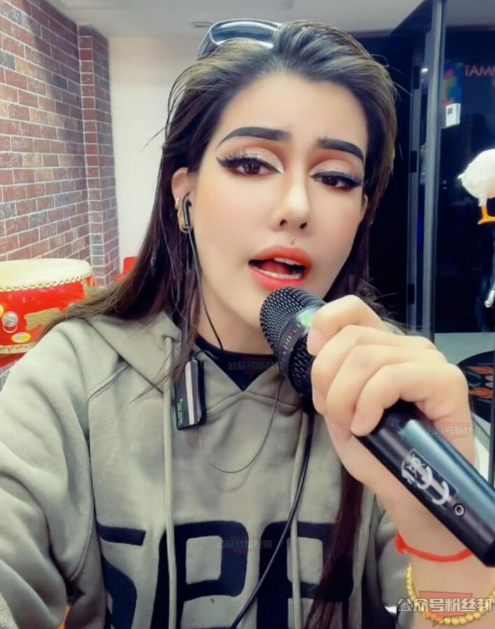 抖音泰蜜Tammy个人资料简介，是男是女成梗，与小晴天千万PK爆红网络