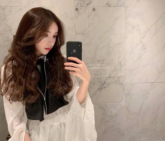 周二珂公布恋情后，这迟来的“停播说明”，惹怒粉丝生气谩骂