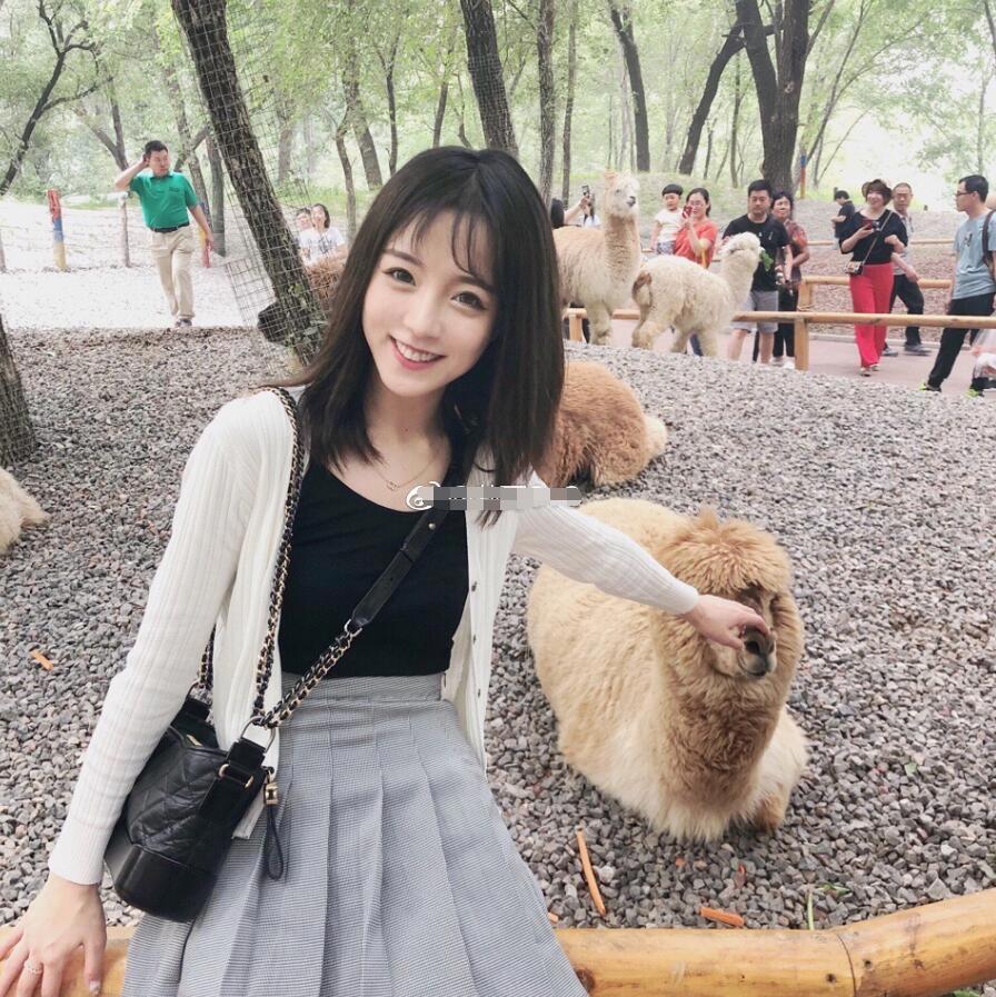 抖音美女莉哥o3o个人资料简介 莉哥o3o照片直播间微博写真生活照