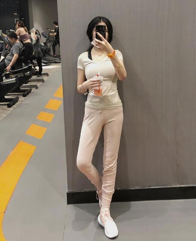 企鹅一姐桃豆豆个人资料简介 英雄联盟主播桃豆豆直播间微博图片