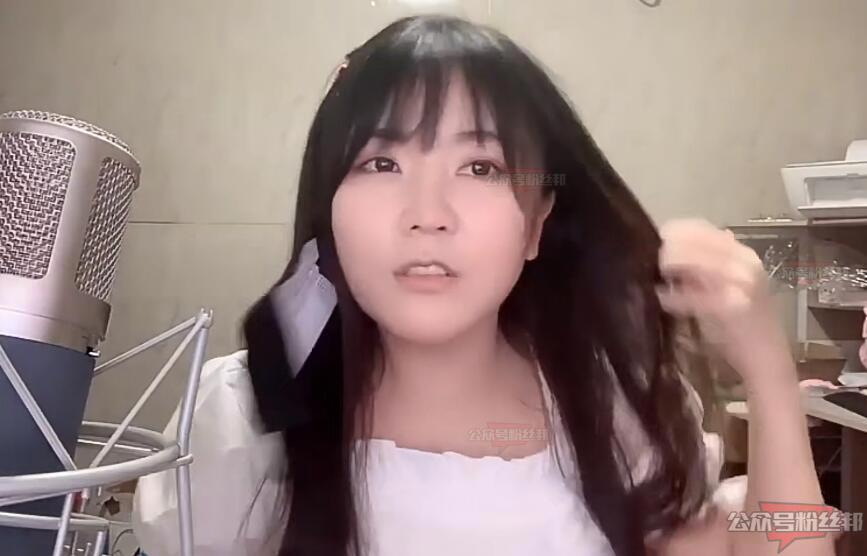 一条小团团首套写真照片曝光，拍写真艺术照戴口罩，网友吐槽第一次见