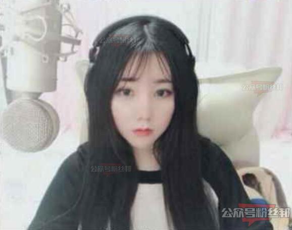 一条小团团首套写真照片曝光，拍写真艺术照戴口罩，网友吐槽第一次见