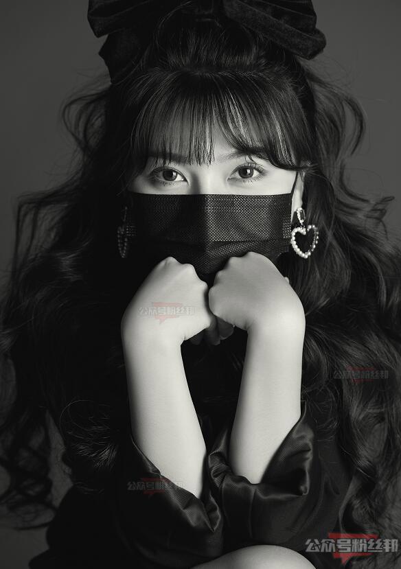 一条小团团首套写真照片曝光，拍写真艺术照戴口罩，网友吐槽第一次见