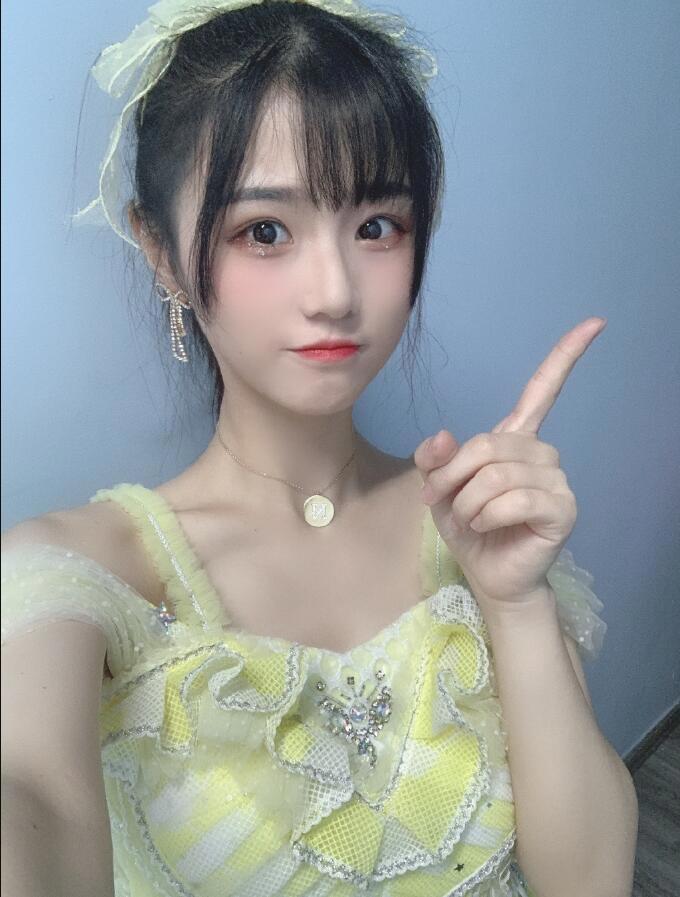 GNZ48卢静个人资料，因直播间喊救命啊事件再次走红，卢静生活照图片