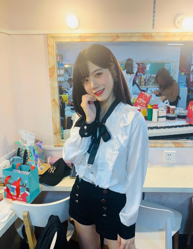 GNZ48卢静个人资料，因直播间喊救命啊事件再次走红，卢静生活照图片