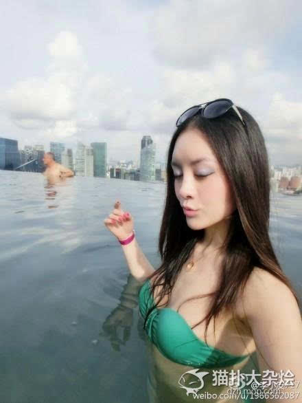 央视美女主播秀瑜伽照 香汗淋漓低胸诱惑